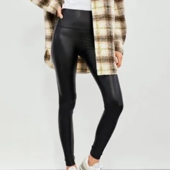 Aritzia Pants - Artizia Wilfred Free Daria Black Faux Leather Leggings. Size XXS.